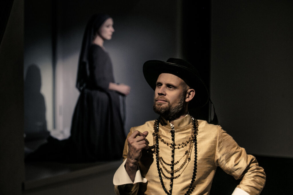 Theatrum alustas hooaega uuenenud teatrimajas