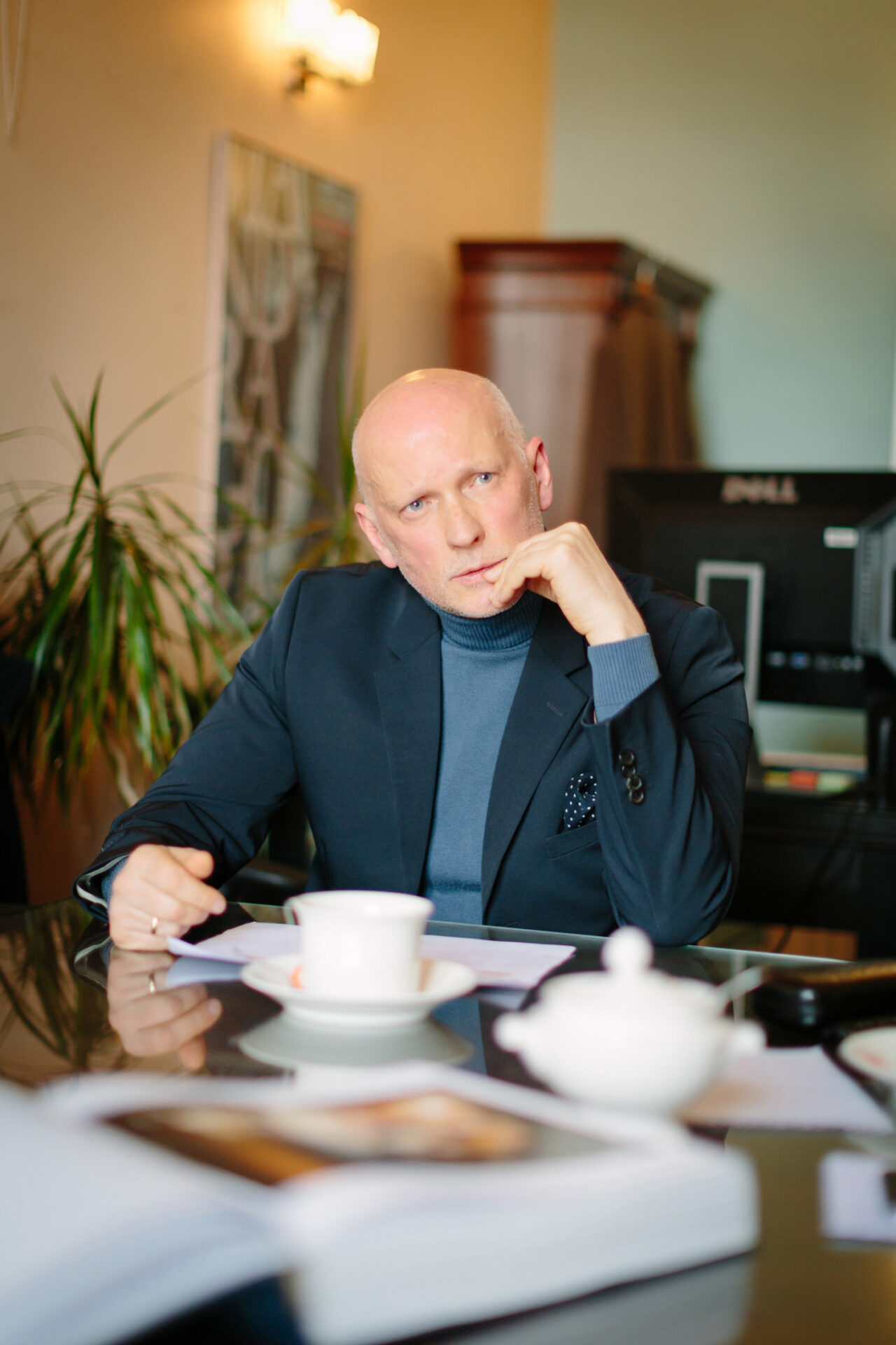 Tallinna Linnateater toob Eestisse Euroopa tipplavastaja Alvis Hermanise