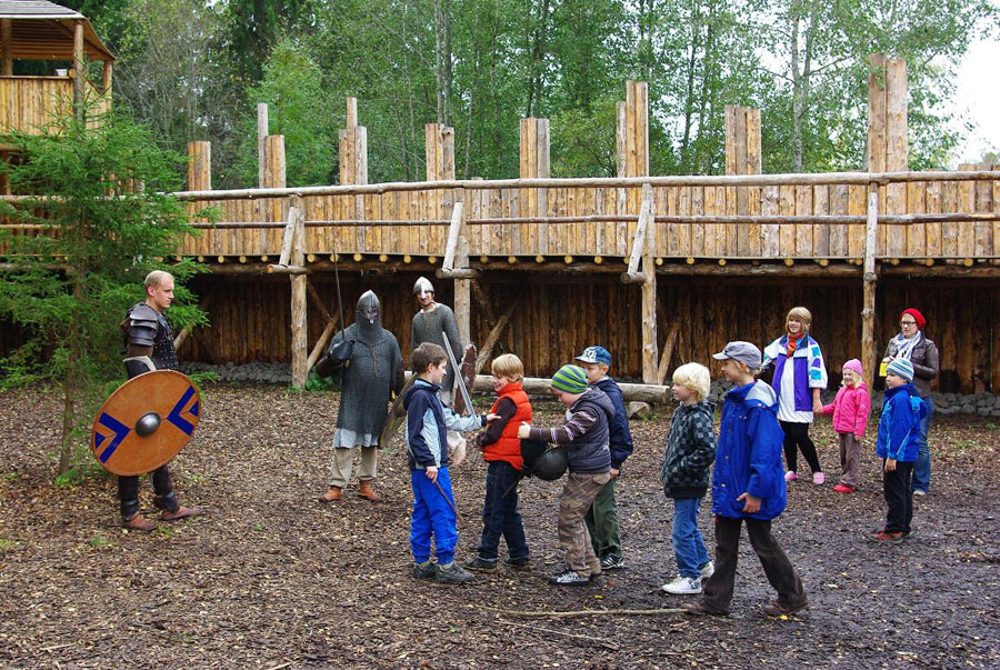 Viikingite külas õpivad suured ja väikesed