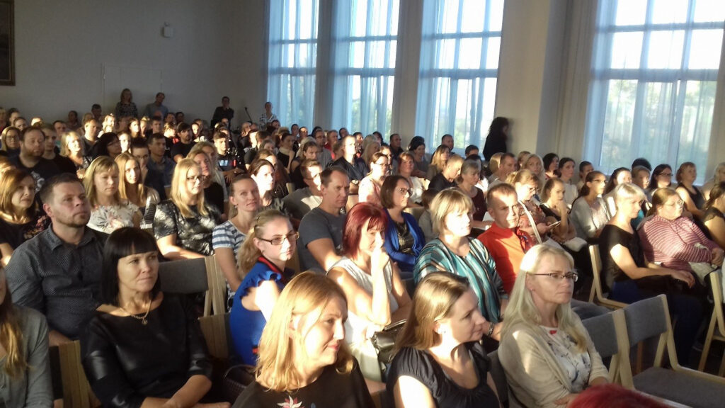 Kooli üldkoosolek ja populaarne? Tartu Forseliuse koolis see õnnestus