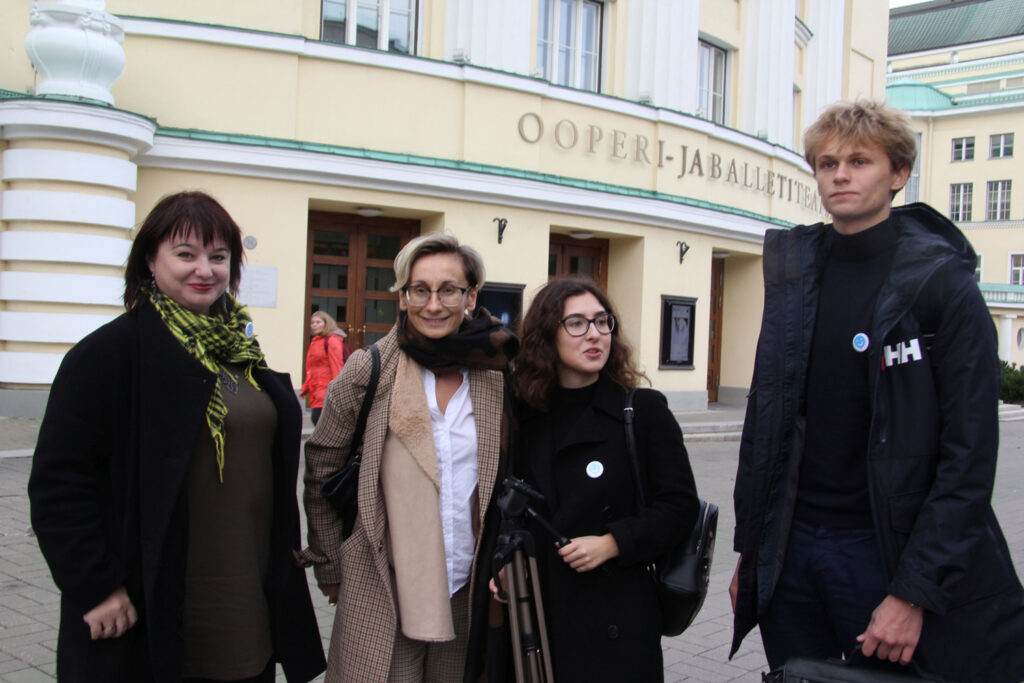 Räägi minuga eesti keeles