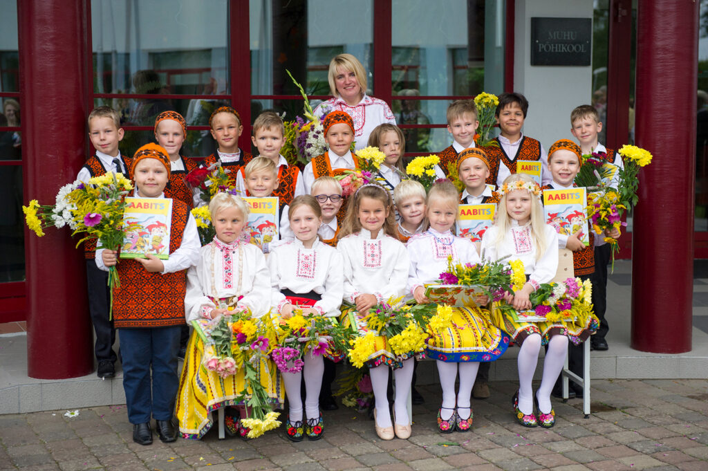 Viisteist poissi, viis tüdrukut ja õpetaja