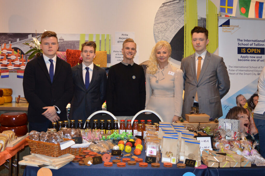 Saatkondade kõrval osalesid heategevuslaadal ka PMG õpilased