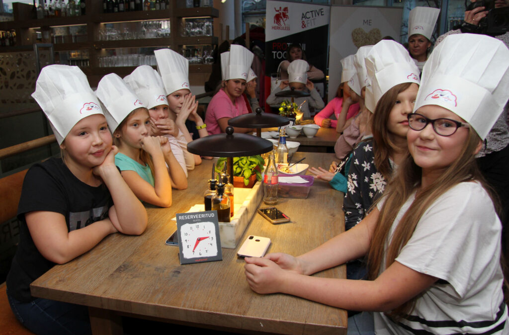 Lastele maitseb kaerahelbepuder