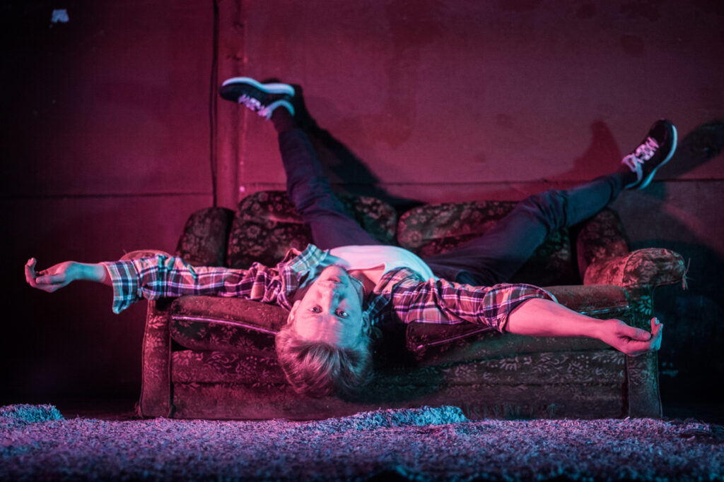 Must Kast saab viieseks ja toob välja kaks uuslavastust