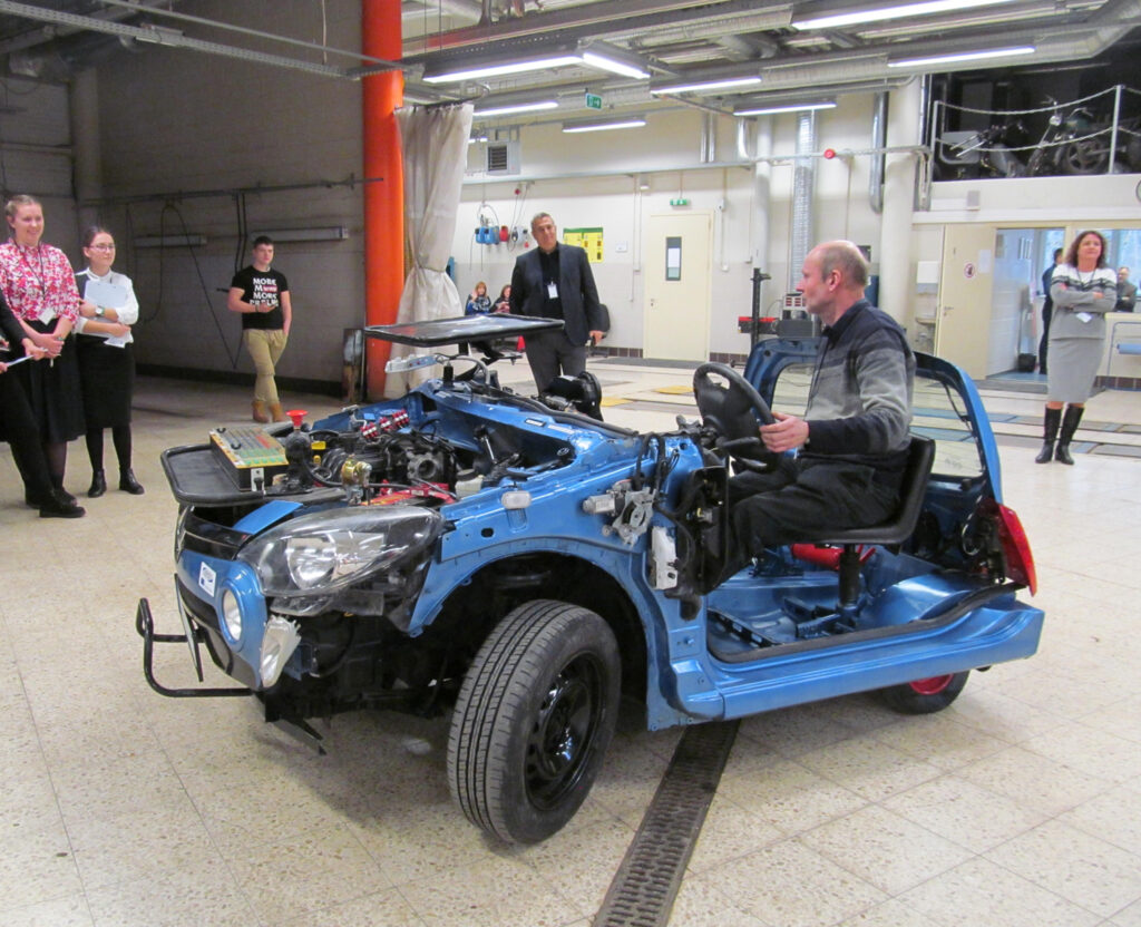 Lätlaste õppestend pani türklased Pärnus tantsu lööma