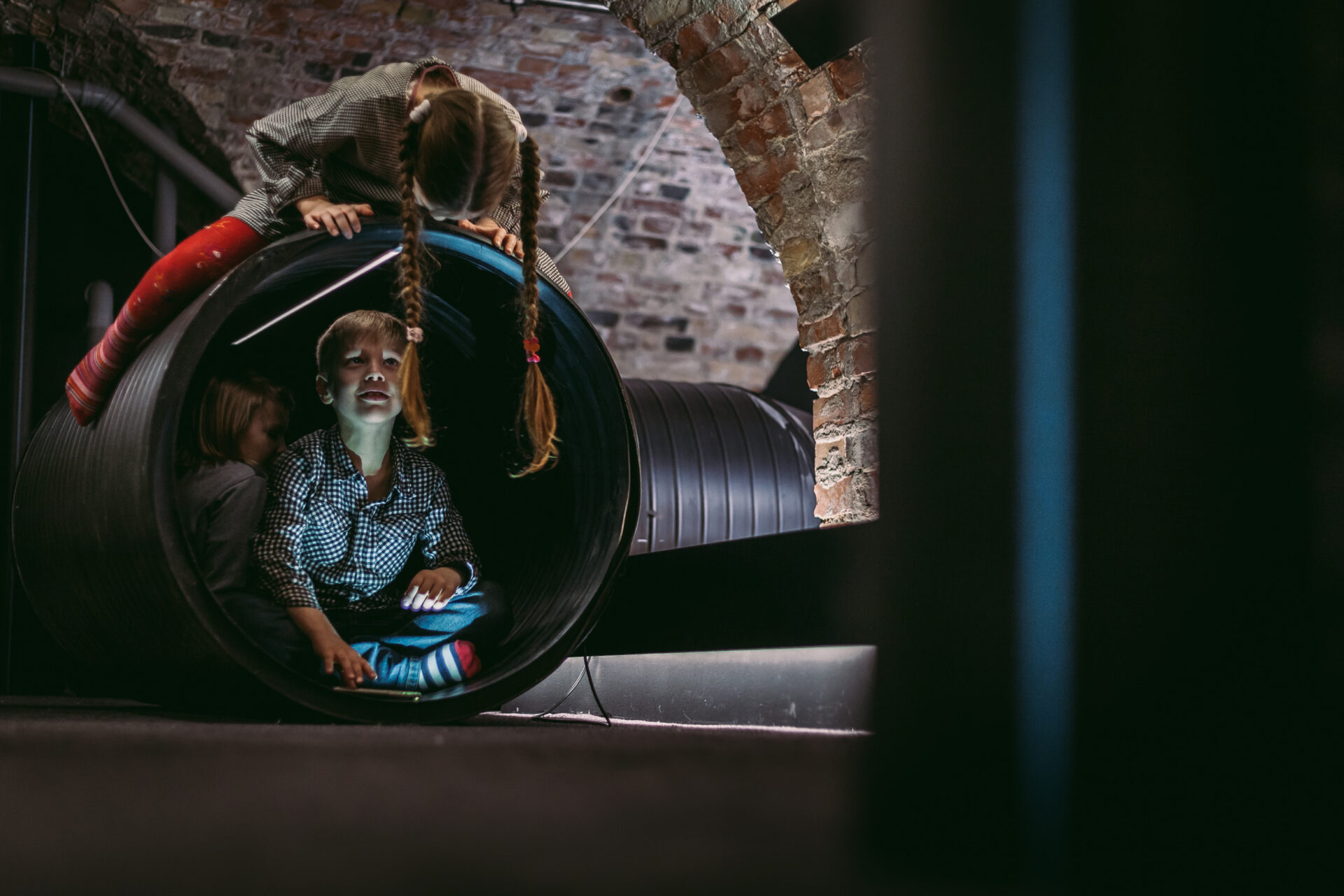 „Uuri ruumi!“ – näitus lastele, mida saab kõigi meeltega tajuda!