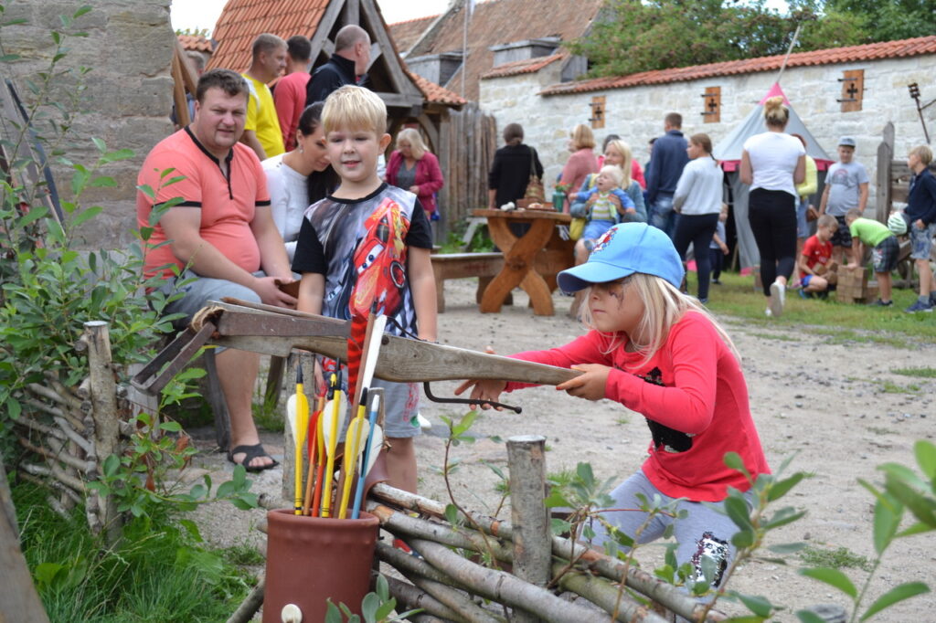 Archebald kutsub ajalugu proovima