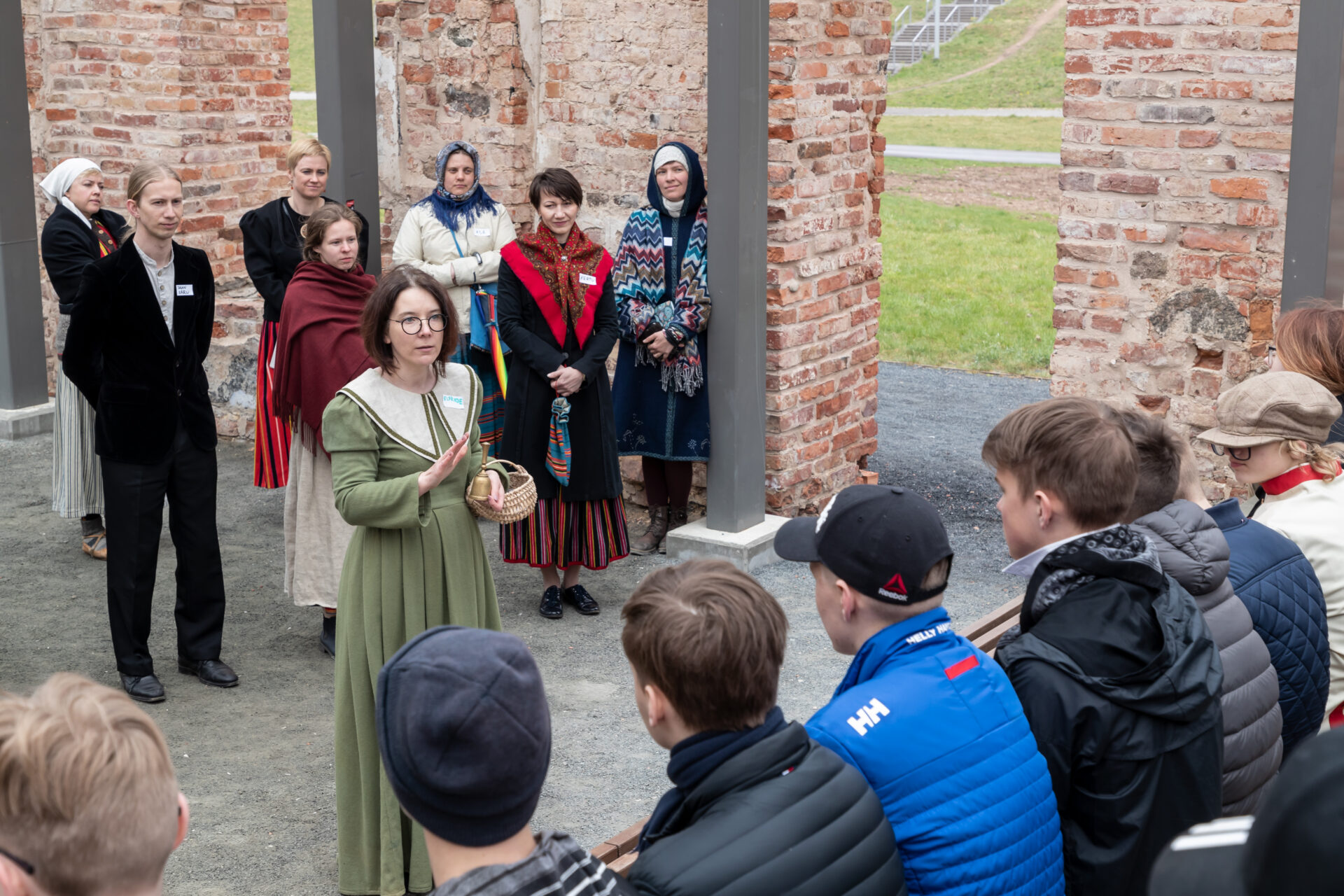 Õpilased taaselustasid laulupidude algusaja