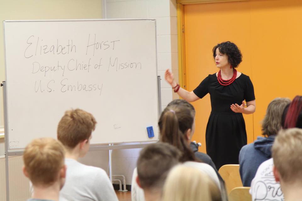 Lapsevanem kutsus diplomaadid kooli