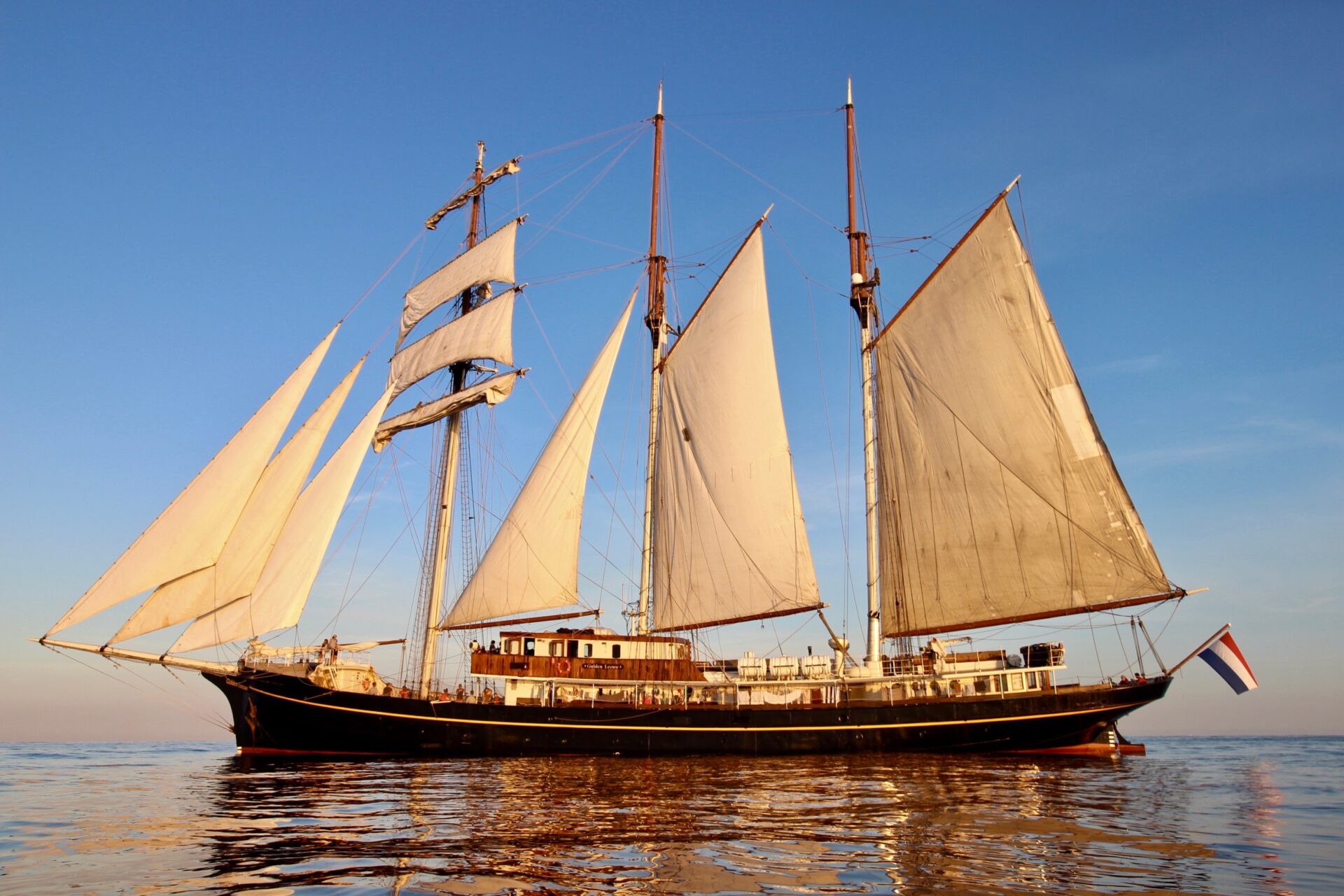 Purjetav gümnaasium seilab Lennusadamasse