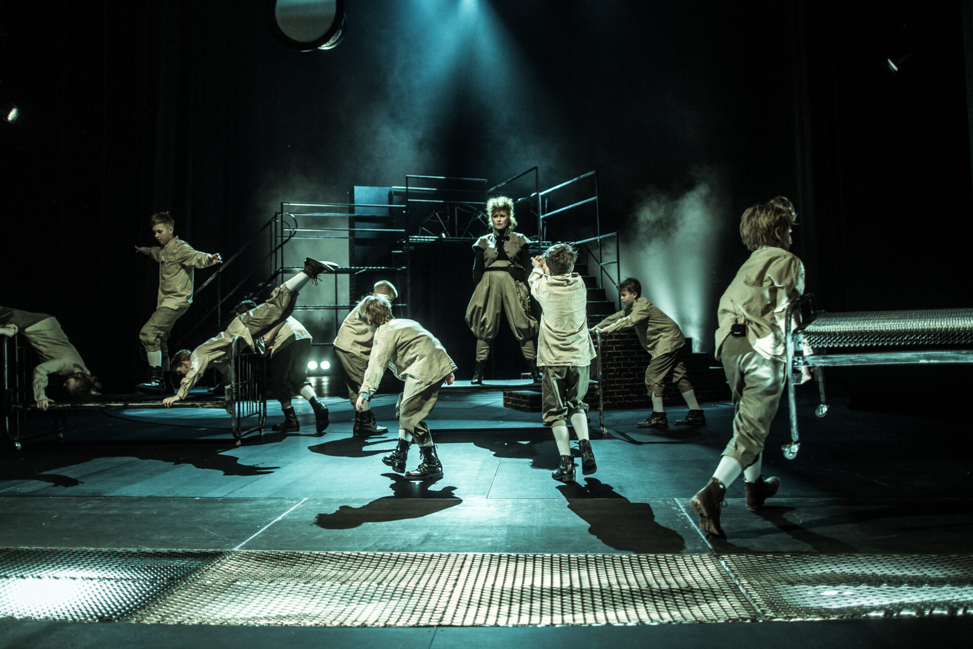 Endla teatri laval seiklevad doktor Dolittle, onu Remus ja Oliver Twist