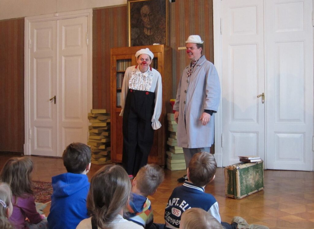 Piip ja Tuut kolivad jõuluks Vilde elutuppa ning Tammsaare salapärasel pööningul tegutsevad päkapikud