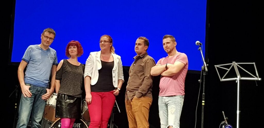 Õpsid üllitasid esimese singli