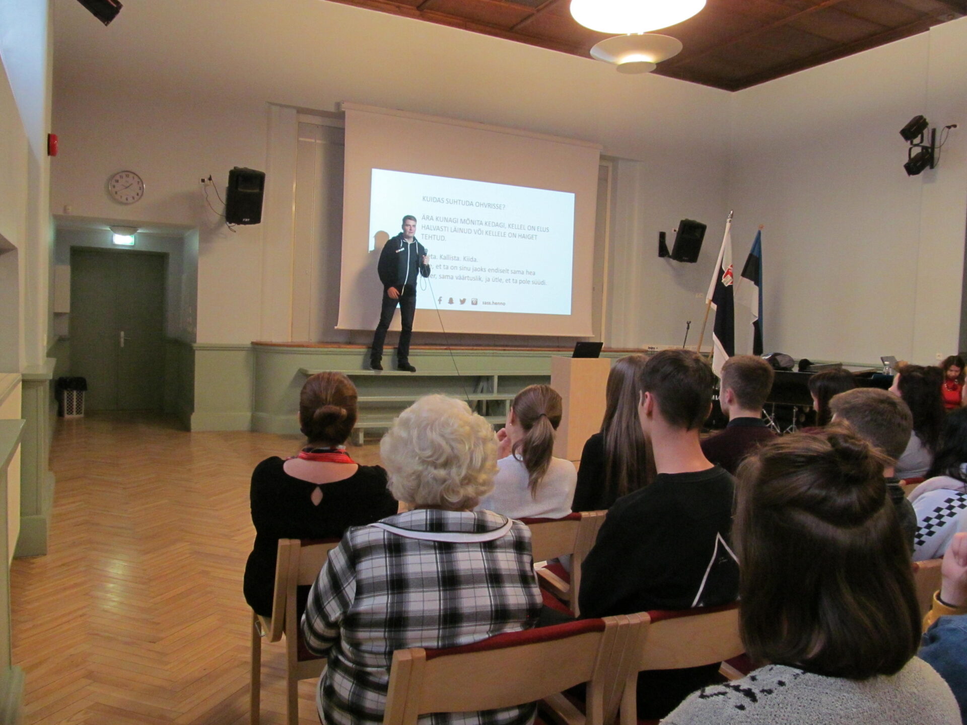 Sass Henno räägib koolides avameelselt lugusid