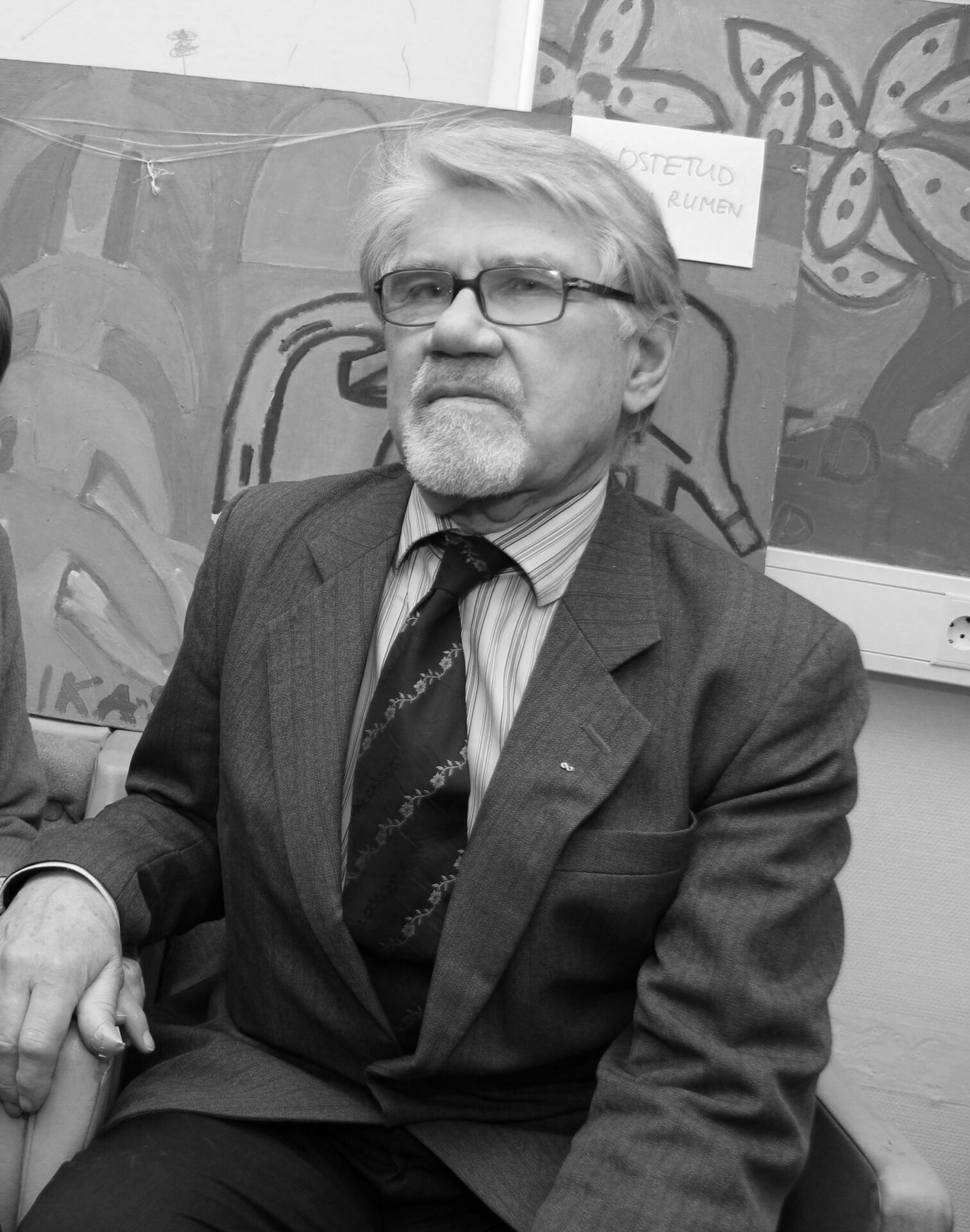 Suri keeleteadlane õppejõud Mati Hint