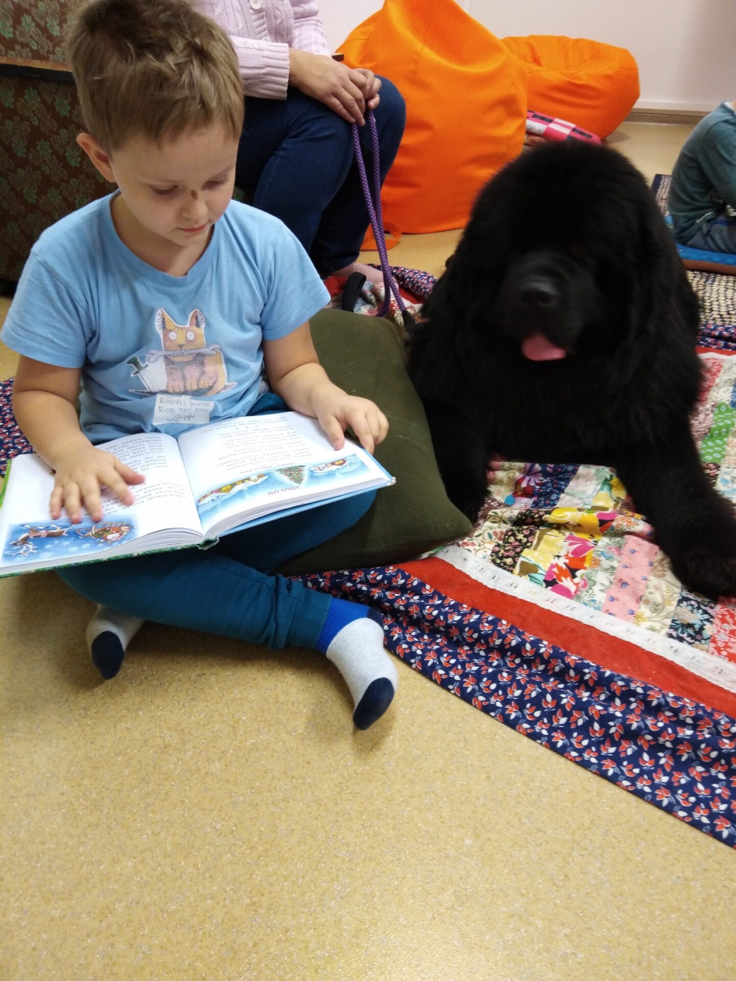 Lapsed lugesid Leerole aabitsat ette ﻿