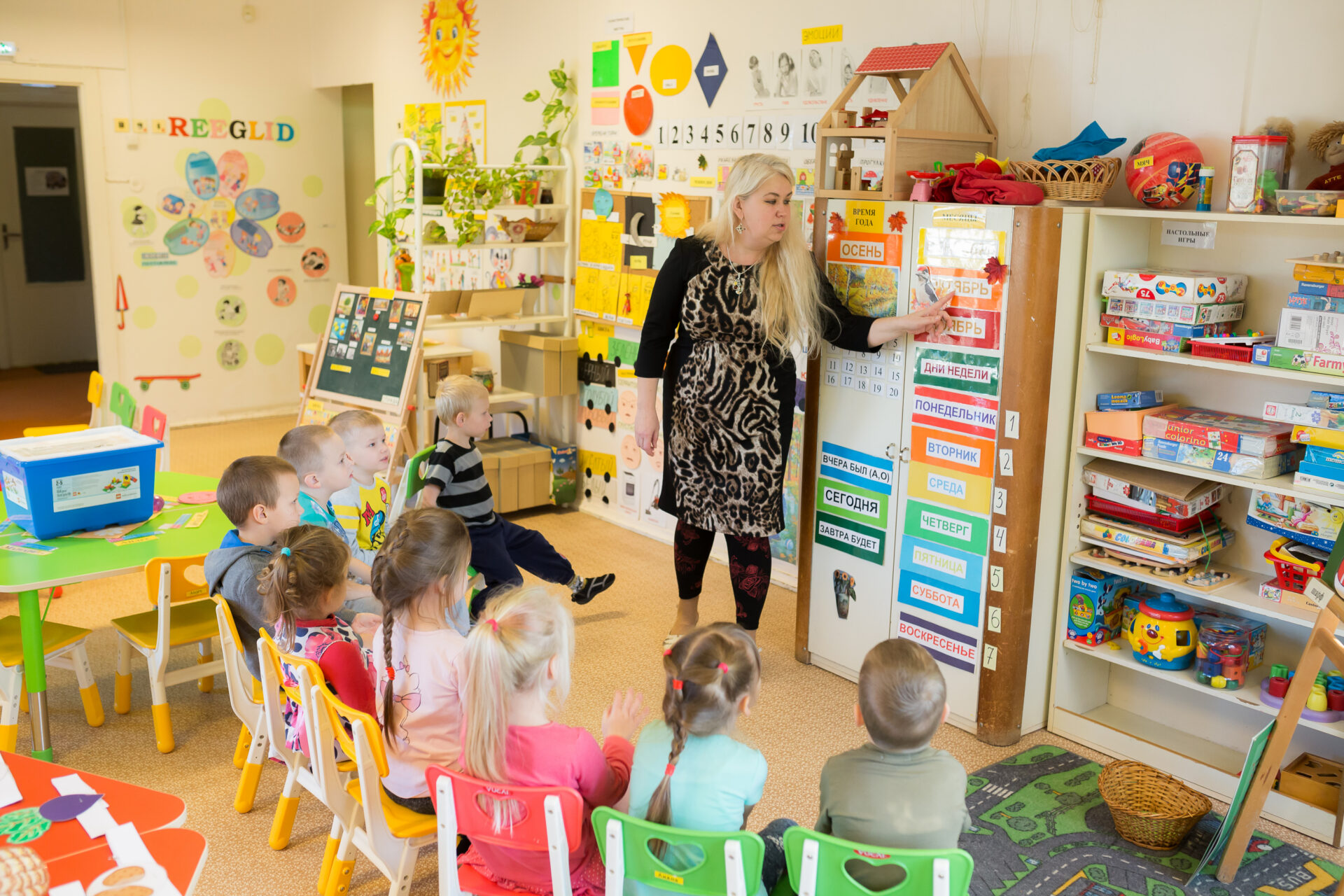 Tallinnas ja Tapal lõpetavad lasteaia esimesed kahesuunalises keelekümbluses osalenud lapsed