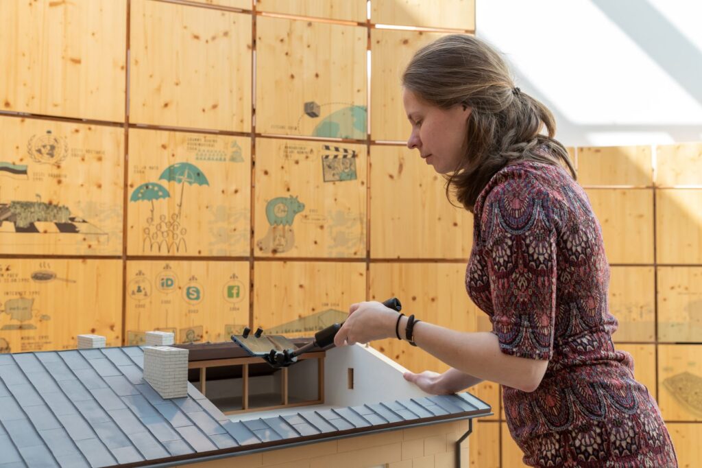 ERM pakub koolidele uut ekskursiooni Raadil ja e-muuseumitundi eri ajastute kodudest