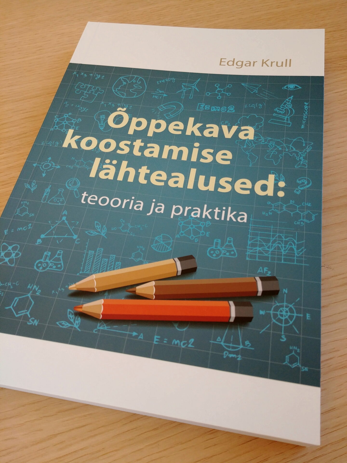 Õppekava koostamise käsiraamat võiks olla  igas õpetajate toas