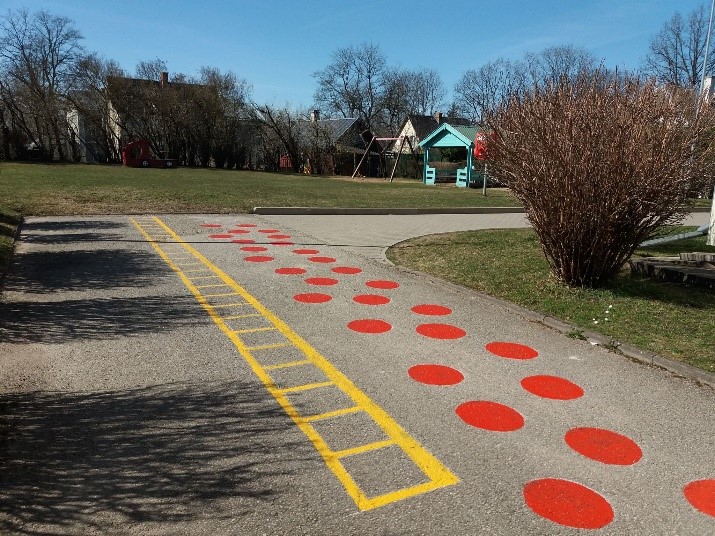 Eriolukorras eesliinil. Lugu sellest, kuidas lasteaiad eriolukorras toime tulid