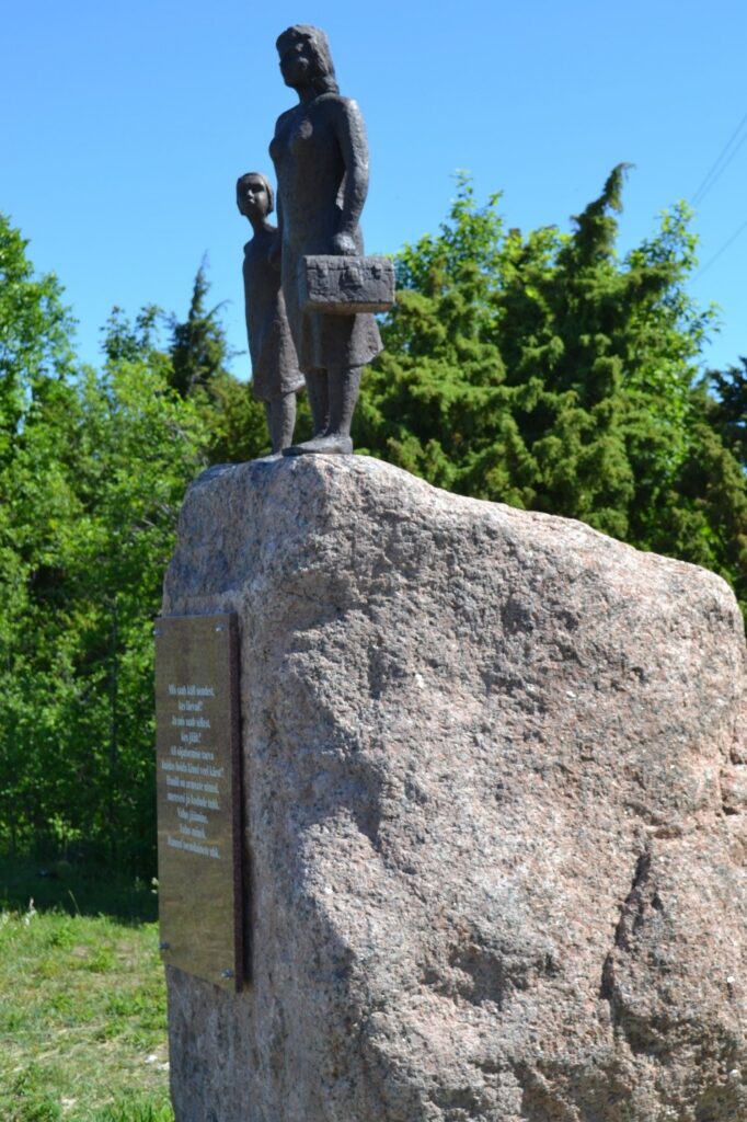 12. septembril viib Ajaloobuss ajaloohuvilised tutvuma Läänemaa lähiminevikuga