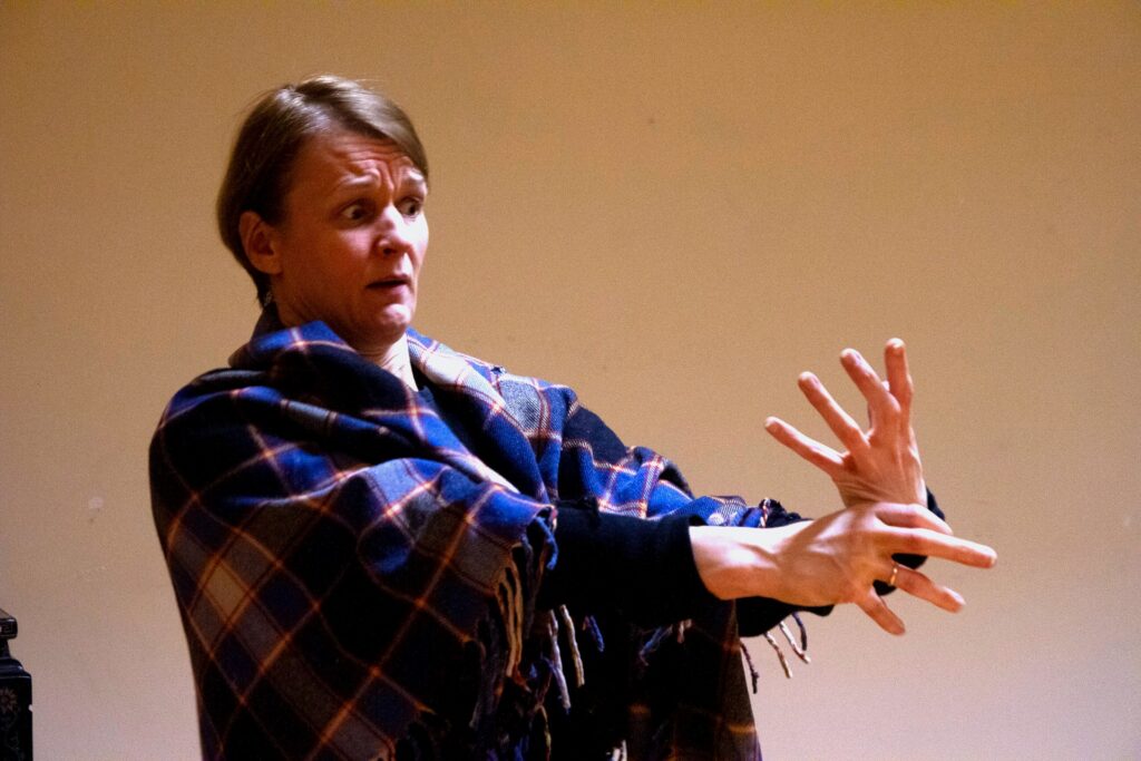 Kui analüüsiks probleeme  hoopis näidendi vormis?