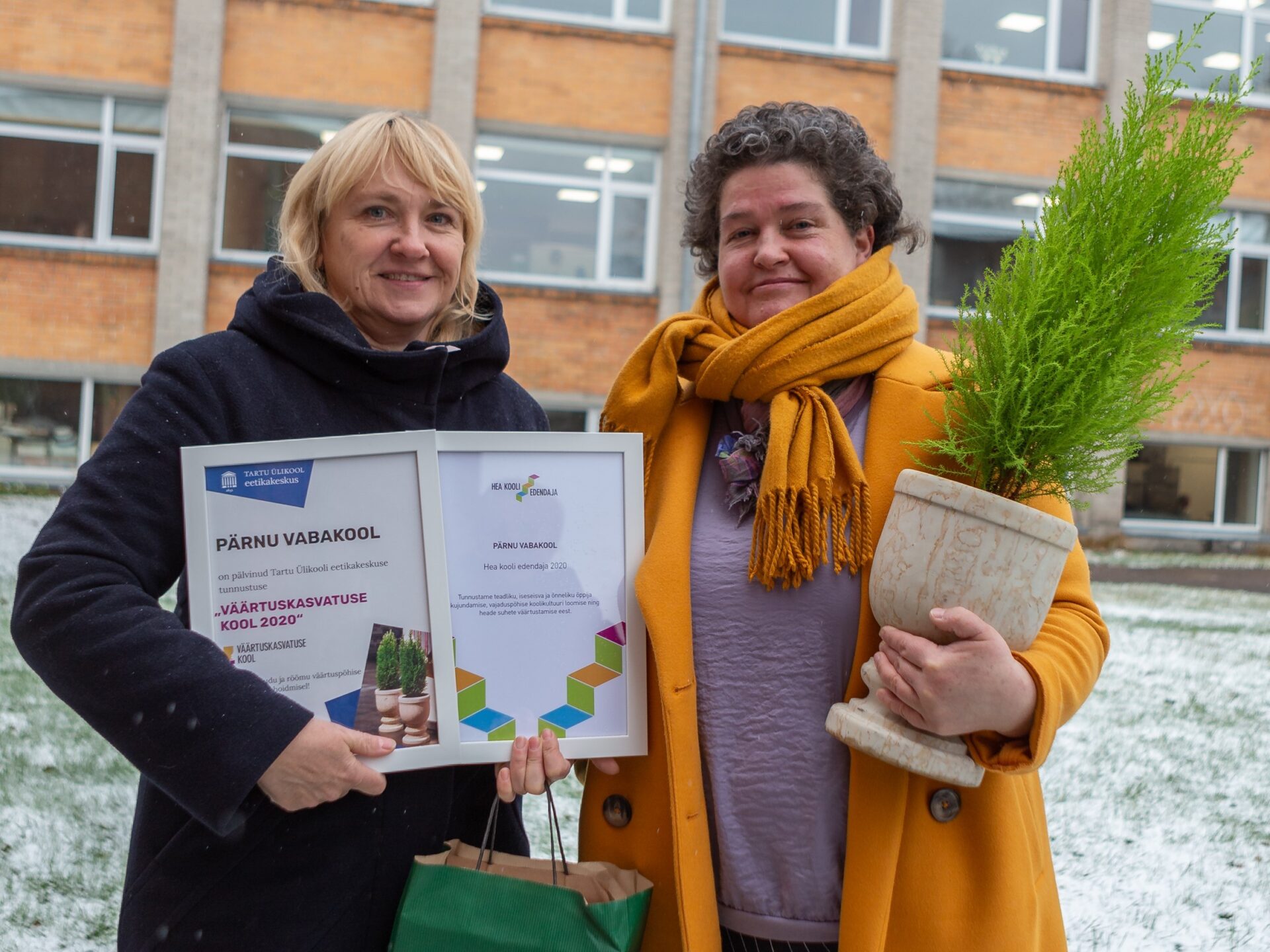 Aasta tublimad väärtuskasvatajad said tunnustuseks rändkarika