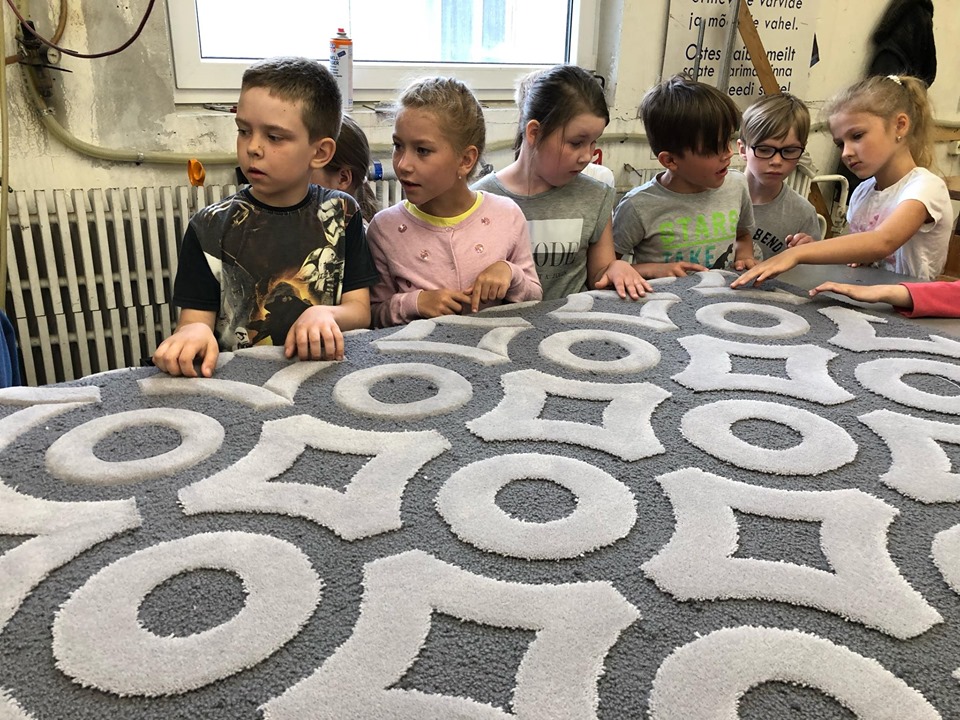 Ettevõtete ja koolide koostöö heade kogemuste kogumik annab ideid