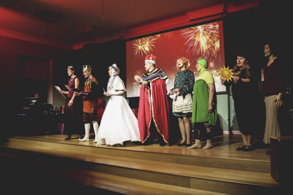 Koolikass kutsus vilistlased vestlusringi