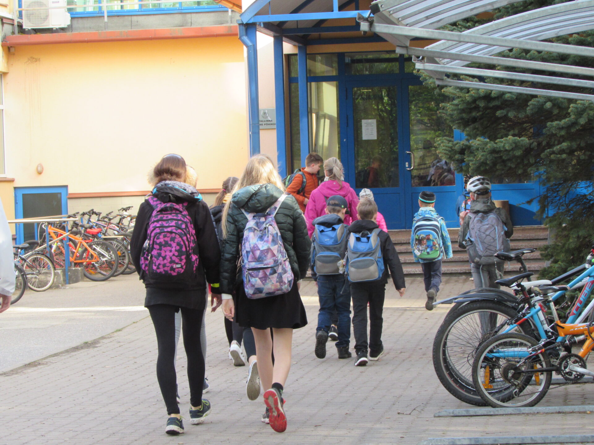 Õpilased on koolis tagasi