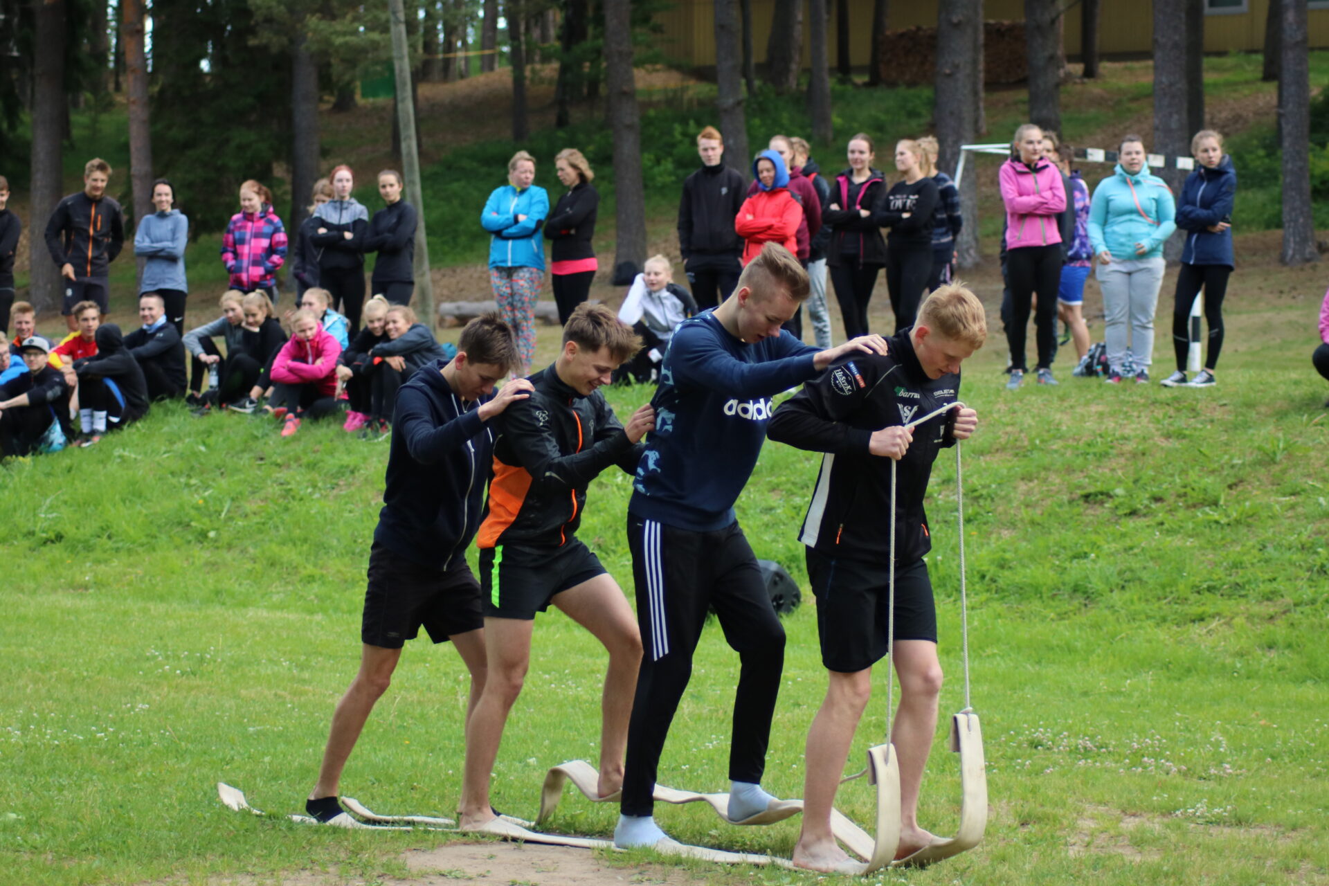 Lipsusõlm ja kõrged kontsad, MOBO ja tantsutunnid – koolikass mõtiskleb kehalisest kasvatusest Võru gümnaasiumi moodi