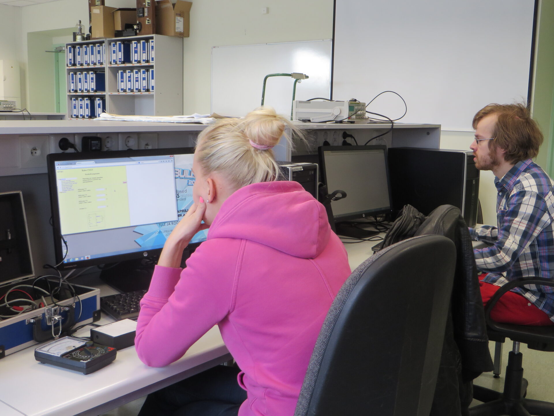 Tavakooli simuleerimine vs. tegelik veebiõpe