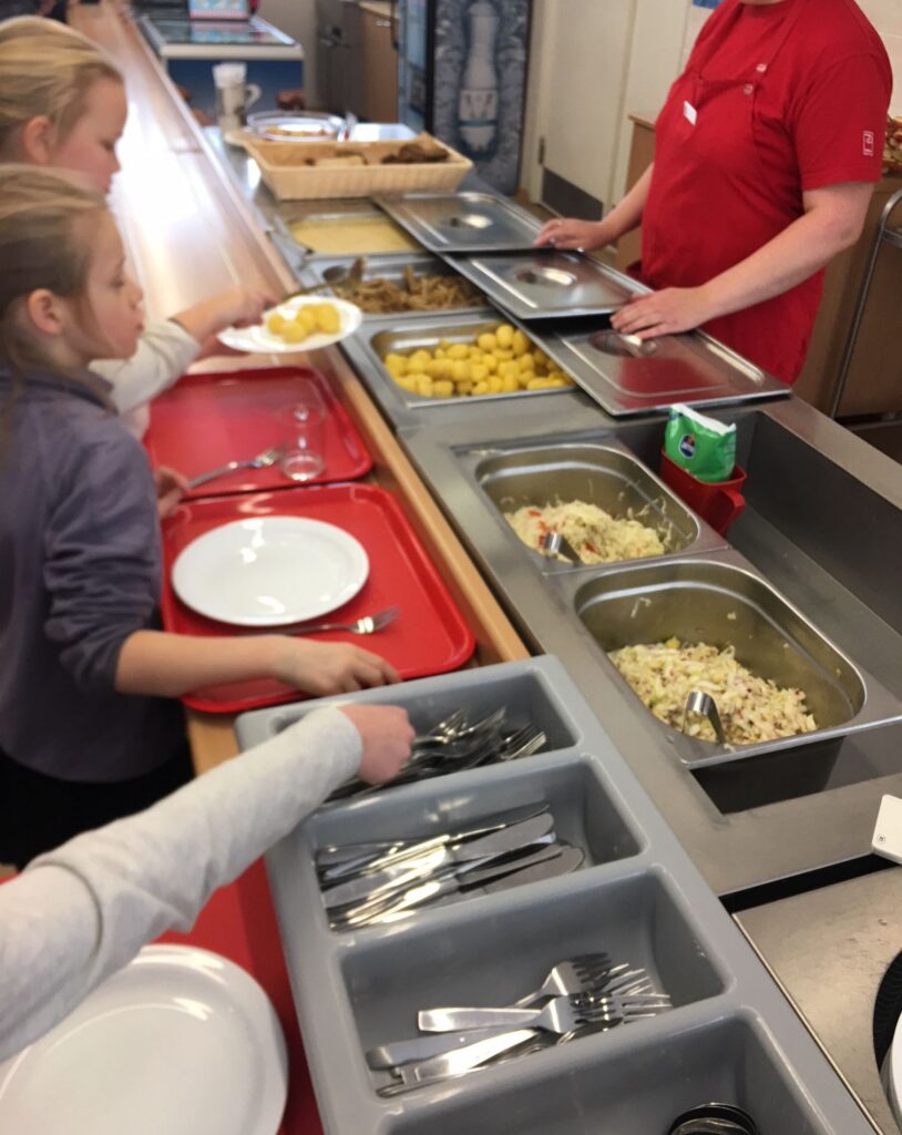 Tartu õpilased saavad õppeaasta lõpuni tasuta koolilõuna