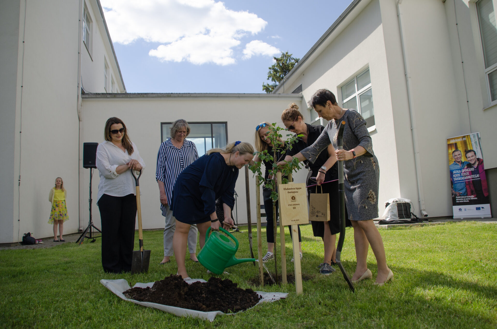 Haapsalus istutati Andrase tegevuse auks õunapuu