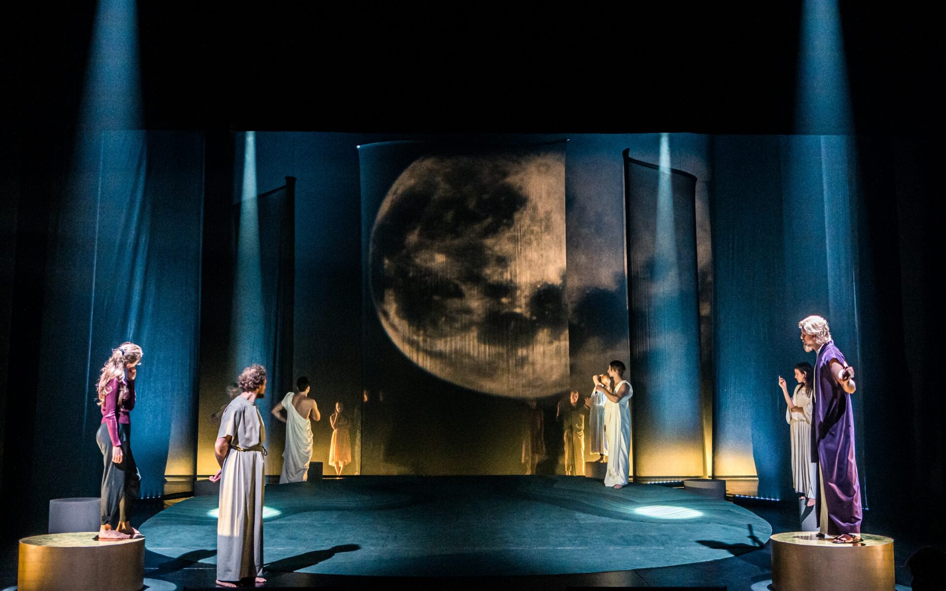 Ugala teatris esietendus „Suveöö unenägu“ ja mängukavast leiab noortele muudki põnevat