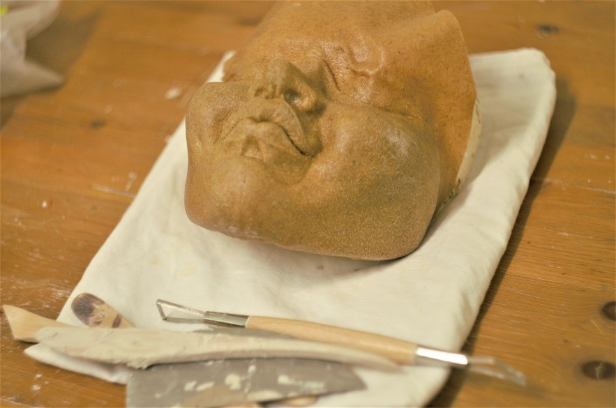 Ajaloomuuseum õpetab maski valmistama