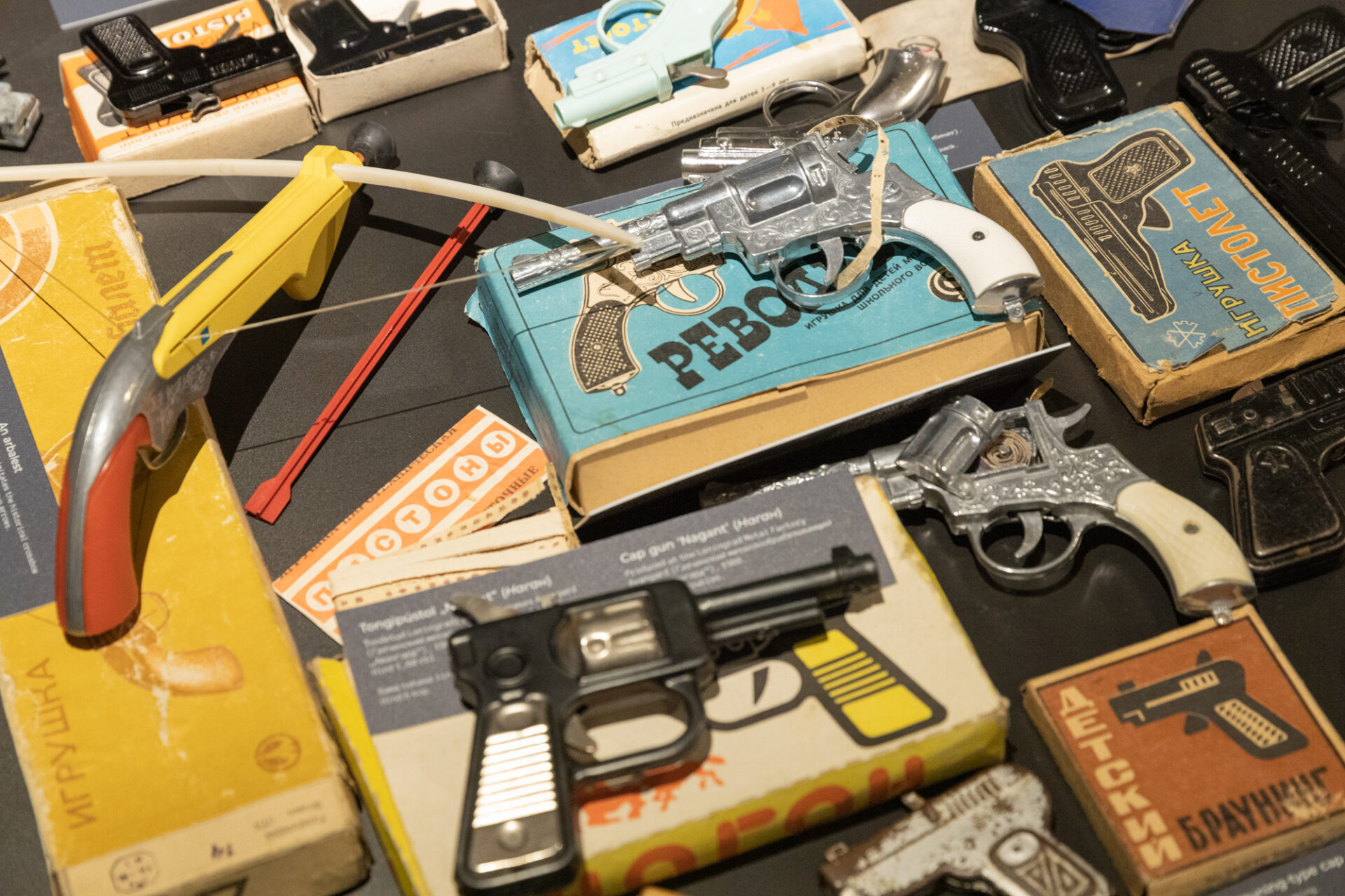 Mängurelvade näitus sõjamuuseumis pakub avastamisrõõmu mitmele põlvkonnale