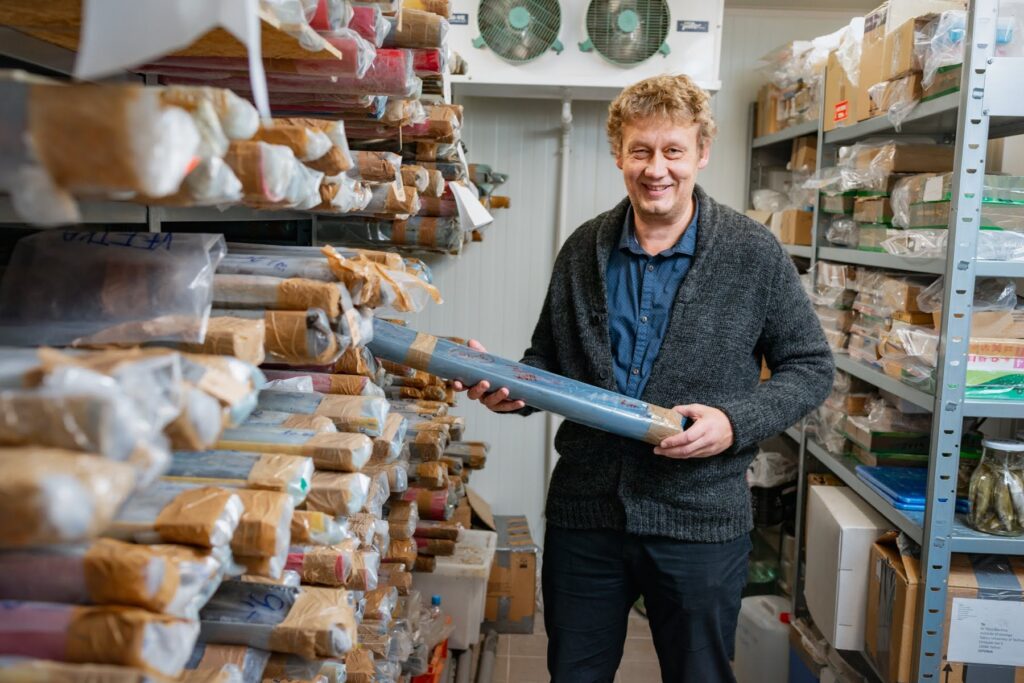 Teaduspreemia laureaat Siim Veski palub õpetajaid: „Märgake lapsi, kes korjavad kive!”