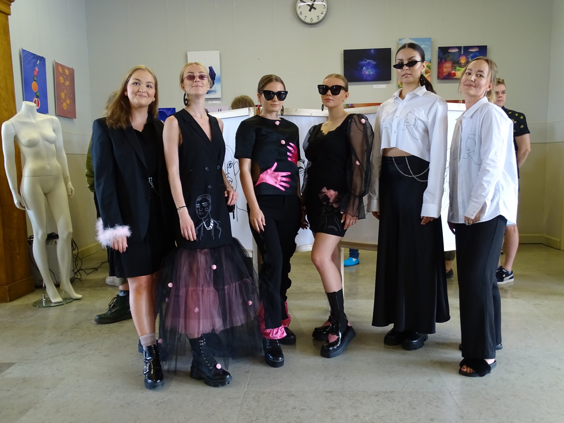 Vaatajaid tuleb rongidega