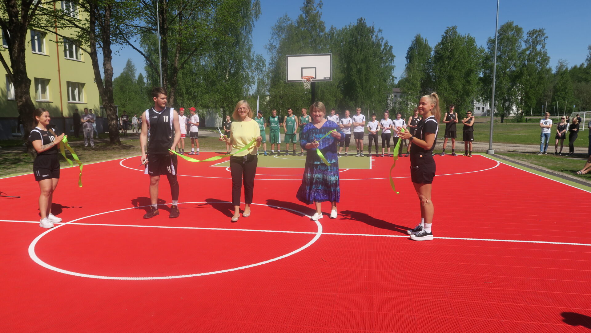 Uus korvpalliväljak avati meistrivõistlustega 