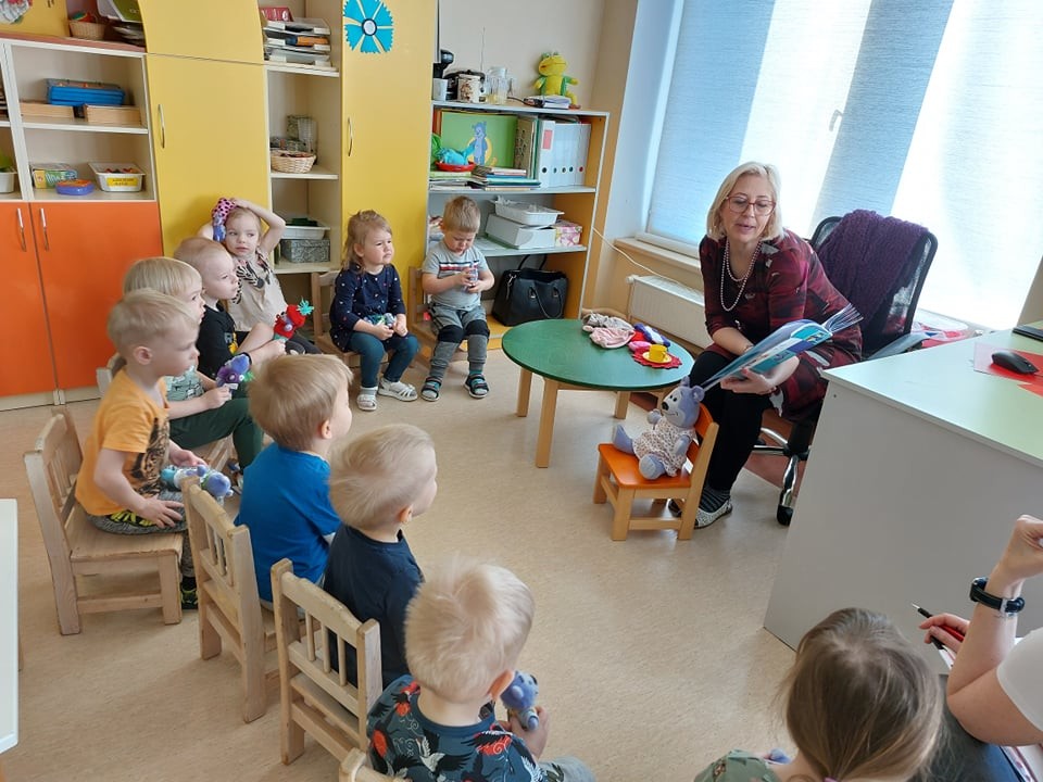 Lapse esimesed sammud raamatute maailmas 