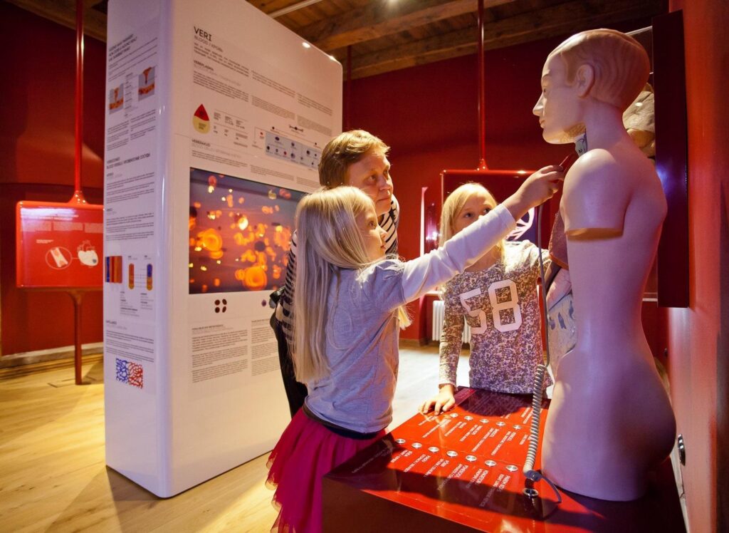 Empaatia muuseumitundides ja õppimine üksikkülastajana