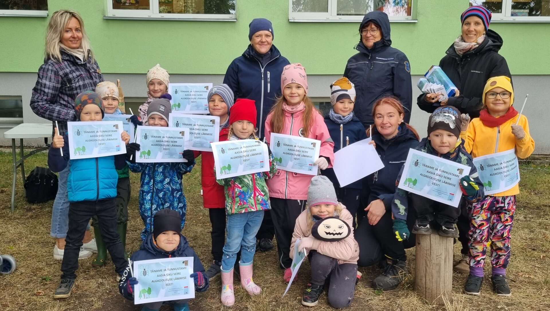 Lugu sellest, kuidas Linnupesa lasteaia lapsed Aasia sikku seirama õppisid