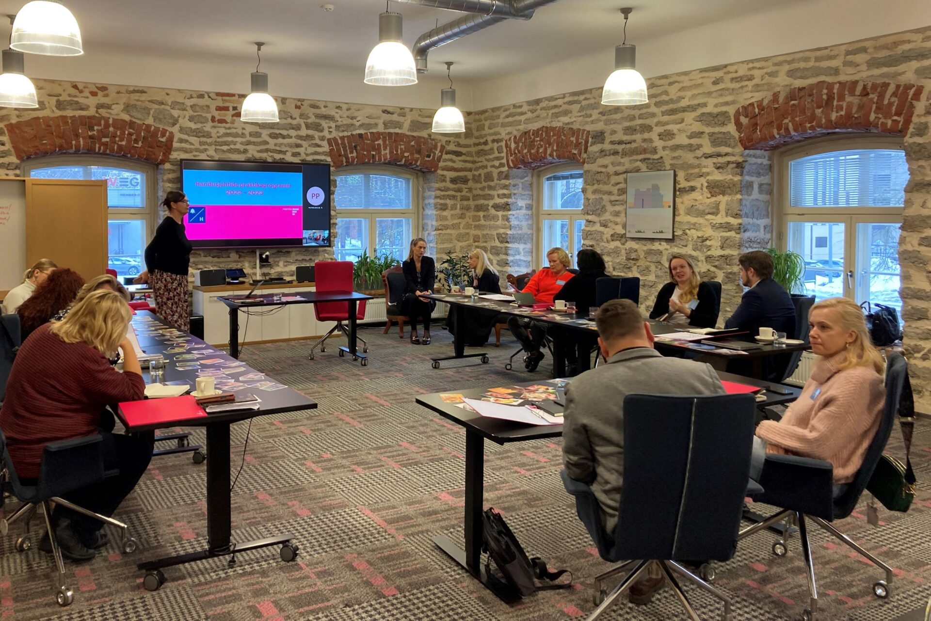 13 koolijuhti lähevad tippettevõtetesse praktikandiks