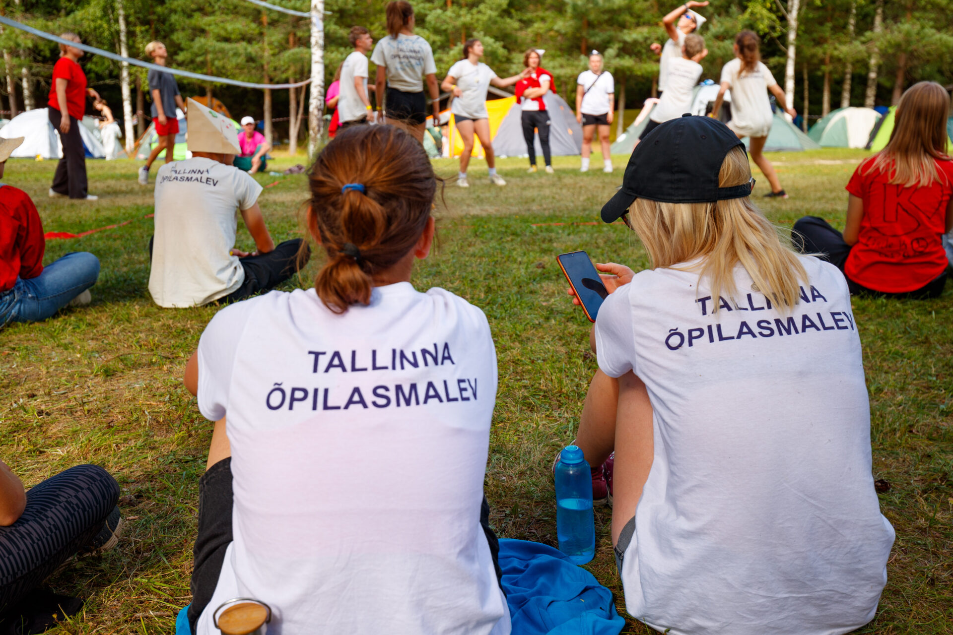 Kas varane töökogemus teeb noored julgemaks ja iseteadvamaks? Eesti ja vene noorte võrdlus