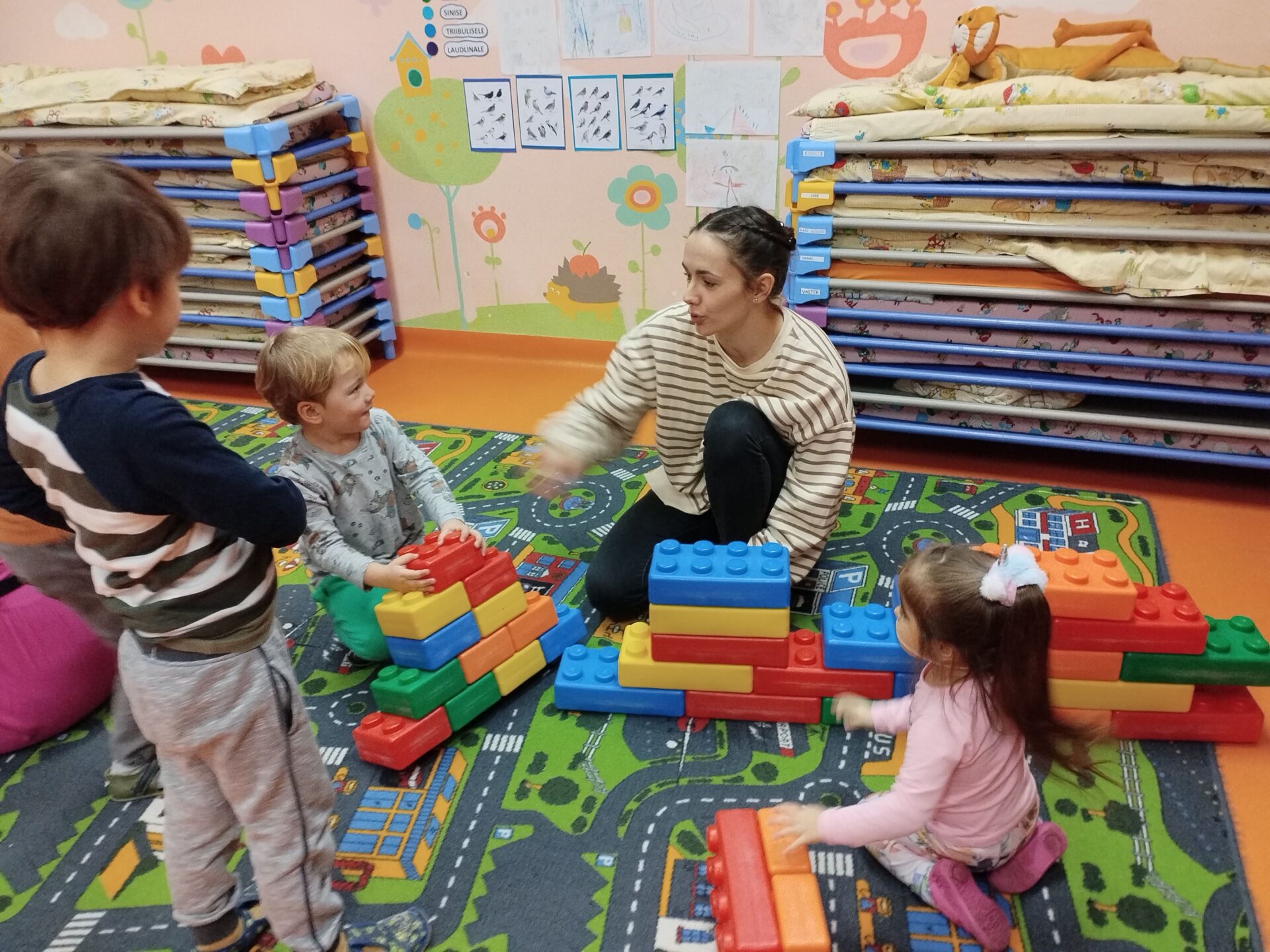 Õpetaja oma tööst vanematega lasteaias