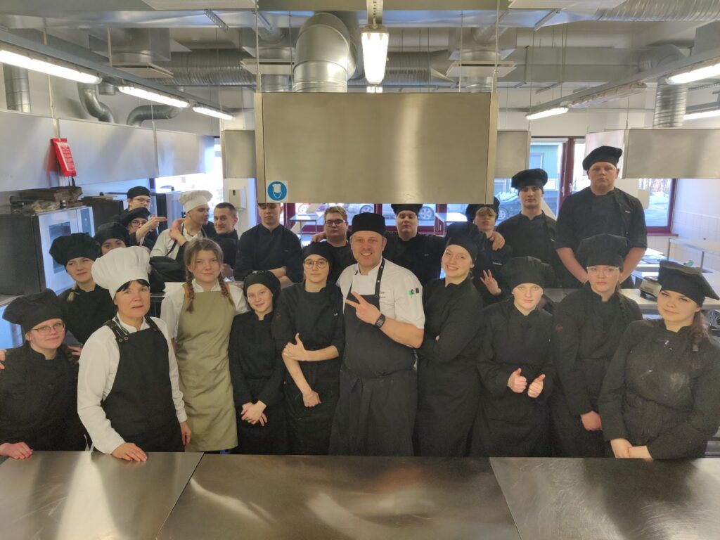 Soome kokaõpetaja kiikas Pärnumaa kooli kööki 