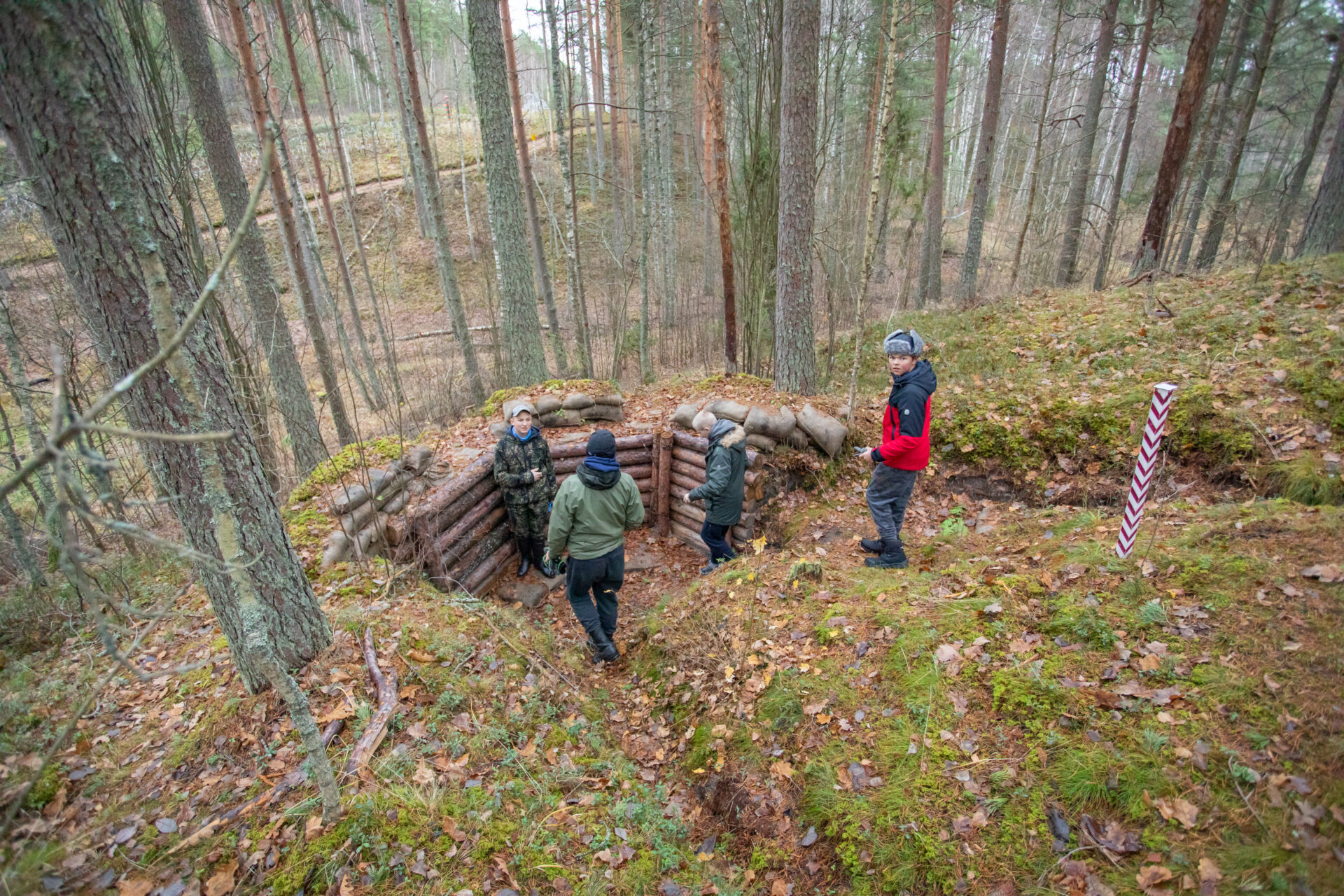 Saatse muuseumis piiri ääres kulgev maastikumäng õpetab meeskonnatööd 