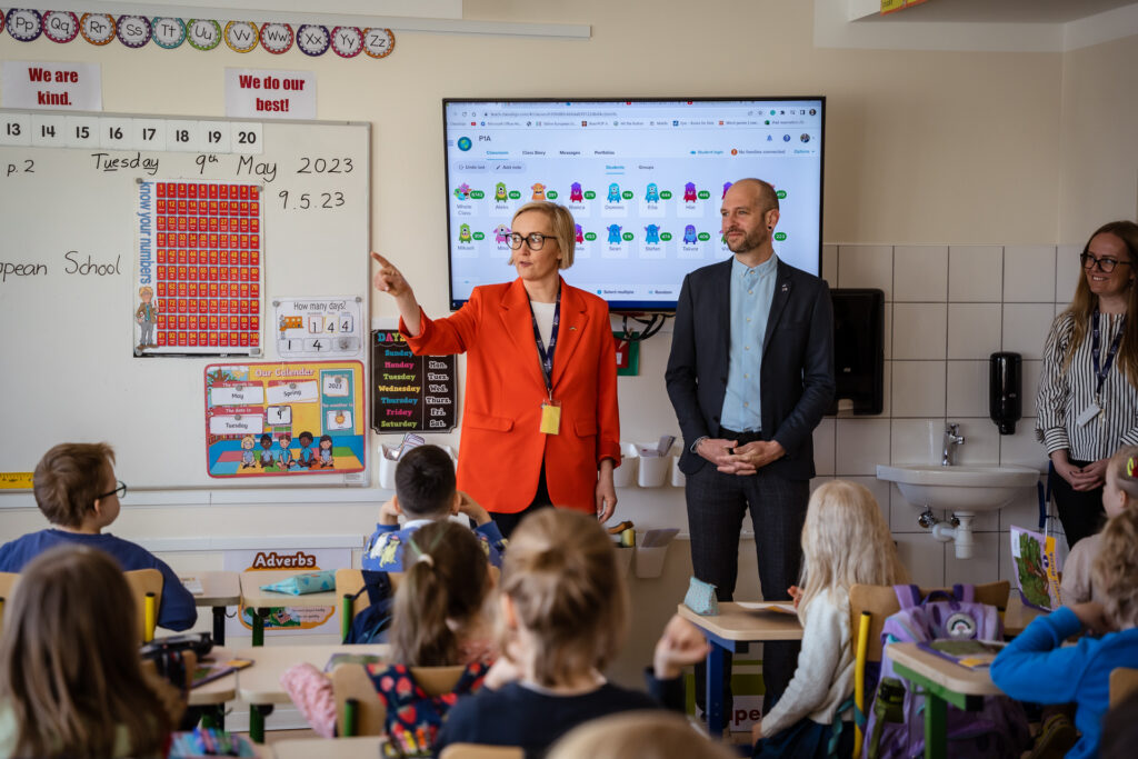 Kristina Kallas: „Kogu ühiskond peab pingutama, et eestikeelsele õppele üle mindaks“